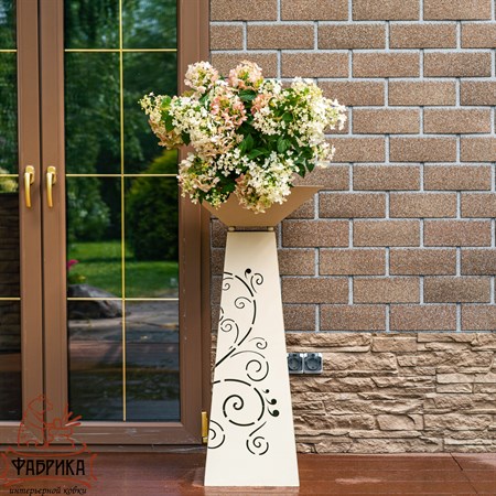 уличный металлический вазон