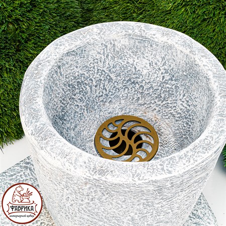 с декоративной решеткой